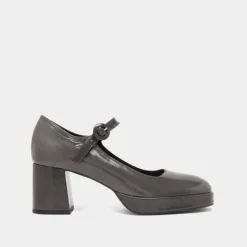 Babies à talons et brides uniques