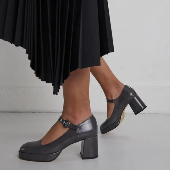 Babies à talons et brides uniques