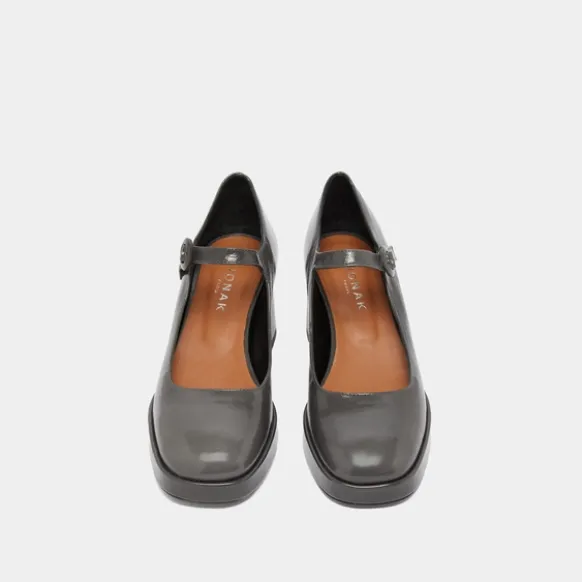 Babies à talons et brides uniques