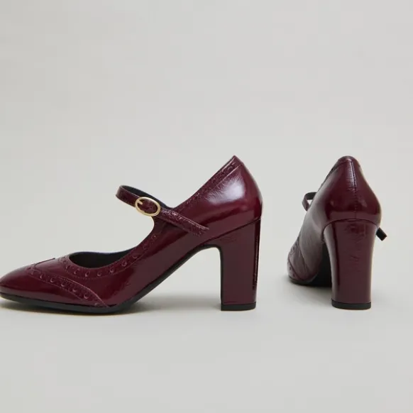 Babies à talons et détails perforés