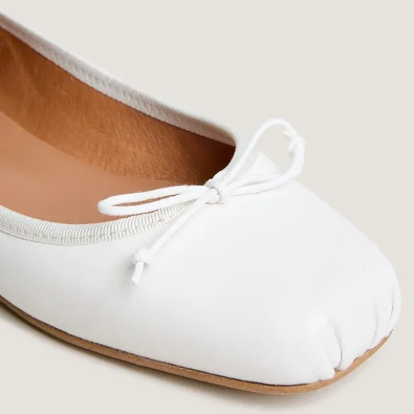 Ballerines à bouts carrés et lacets