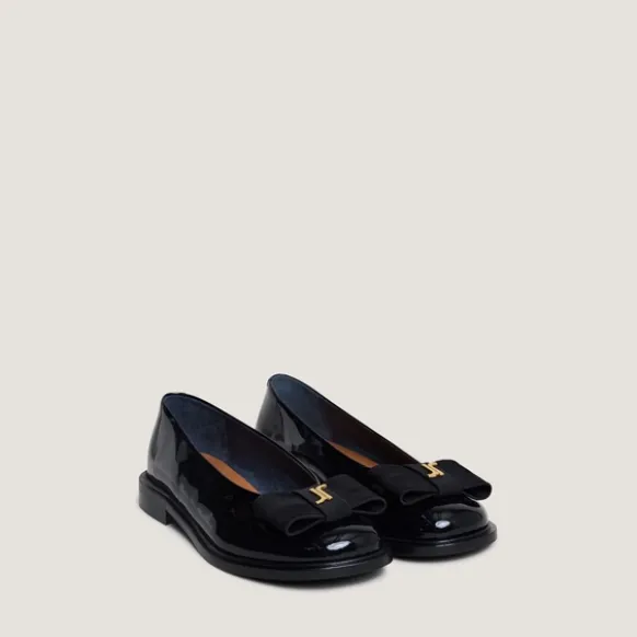 Ballerines à bouts ronds et monogrammes
