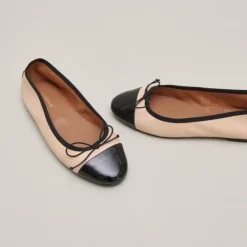 Ballerines à bouts ronds et noeuds