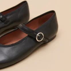 Ballerines à brides et boucles ajustantes