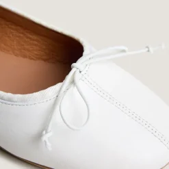 Ballerines à petits lacets