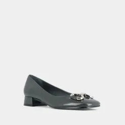Ballerines à talons et boucles argentées