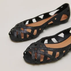 Ballerines ajourées en croûte