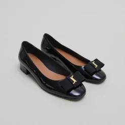 Ballerines avec noeud et monogramme