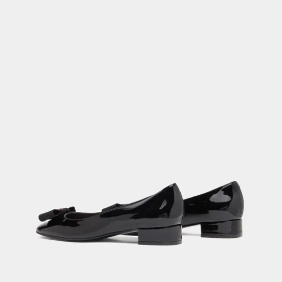 Ballerines avec noeud et monogramme