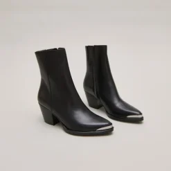 Boots à bouts argentés