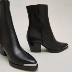 Boots à bouts argentés