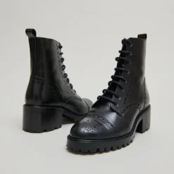 Boots à lacets et à talons