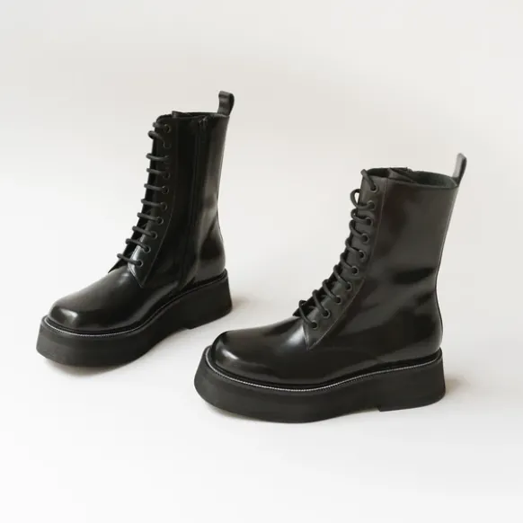Boots à lacets et semelles épaisses