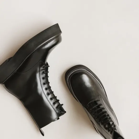 Boots à lacets et semelles épaisses
