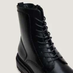 Boots à lacets et semelles crantées