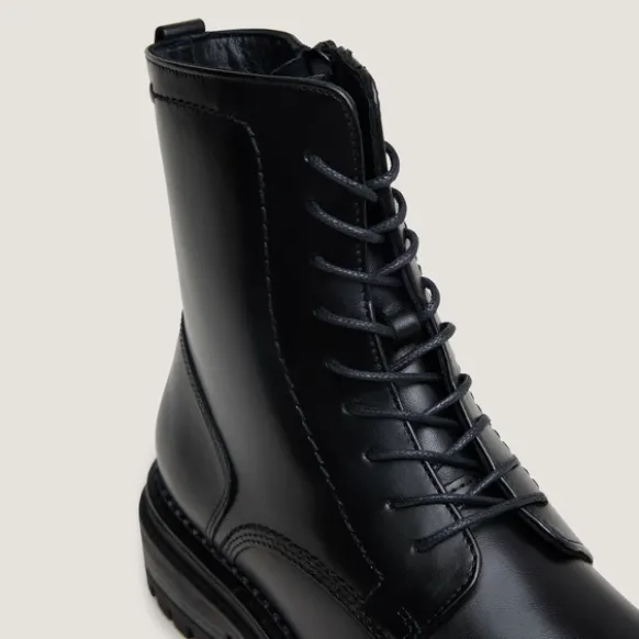 Boots à lacets et semelles crantées