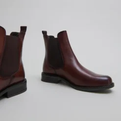 Boots à élastiques et à bouts ronds