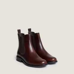 Boots à élastiques et bouts ronds.