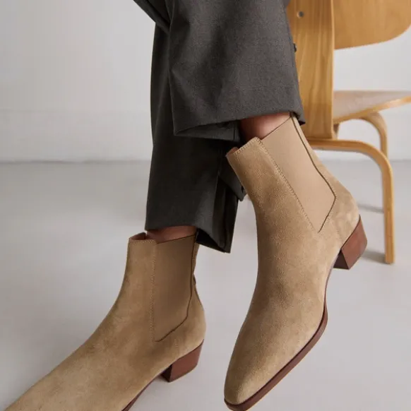 Boots à légers talons biseautés et bouts pointus