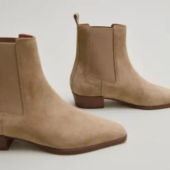 Boots à légers talons biseautés et bouts pointus