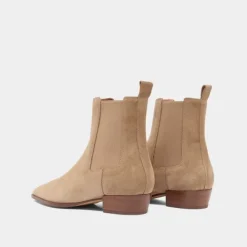 Boots à légers talons biseautés et bouts pointus