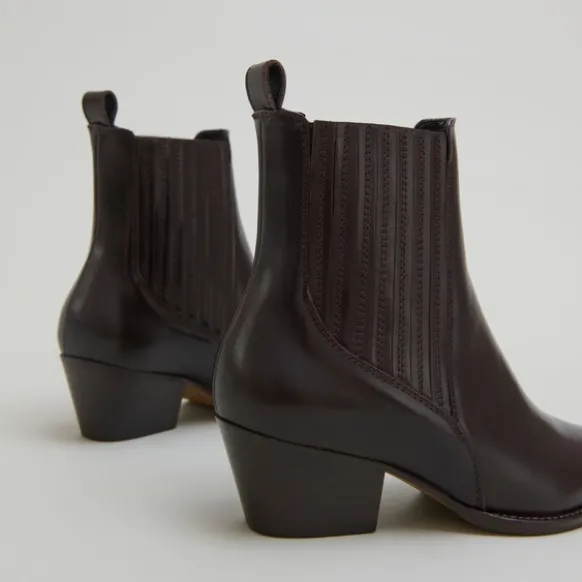 Boots à petits talons biseautés et élastiques
