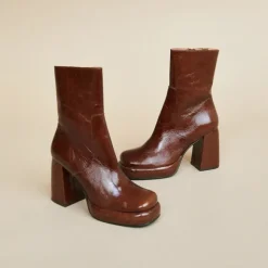 Boots à plateformes et bouts carrés