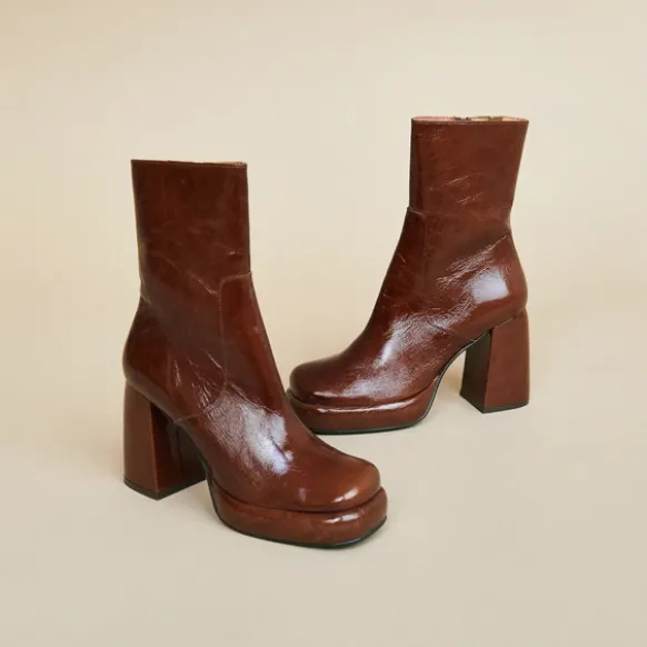 Boots à plateformes et bouts carrés
