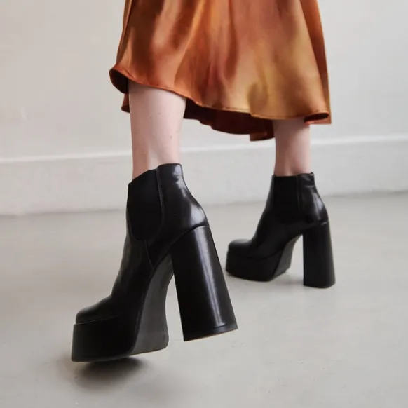 Boots à plateformes et bouts carrés