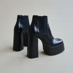 Boots à plateformes et bouts carrés