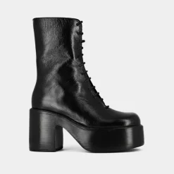 Boots à plateformes et lacets