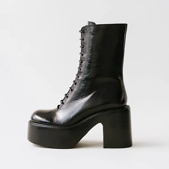 Boots à plateformes et lacets