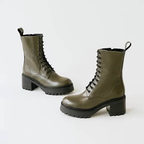 Boots à plateformes et lacets