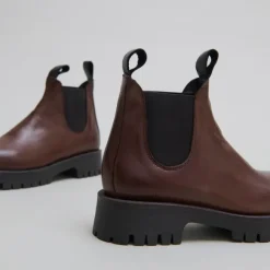 Boots à semelles crantées