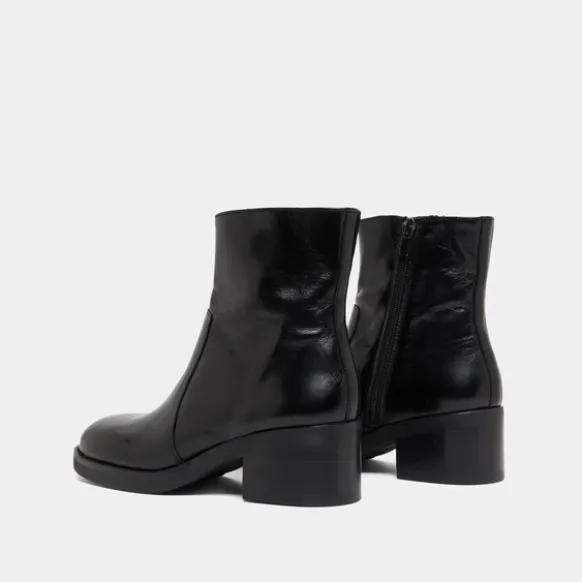 Boots à talons droits