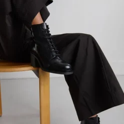 Boots à talons et à lacets