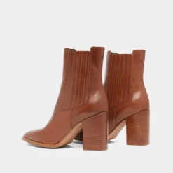 Boots à talons et bouts pointus