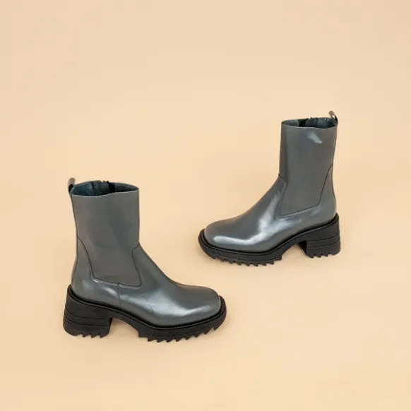 Boots à talons et semelles crantées