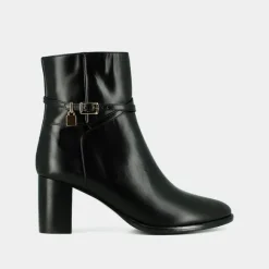 Boots à talons haut et charms dorés