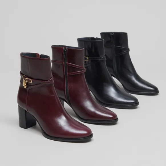 Boots à talons haut et charms dorés