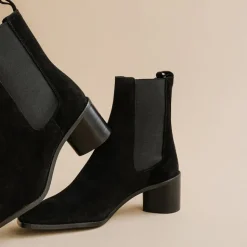 Boots à talons moyens, bouts carrés et é...