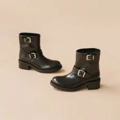 Boots à talons, semelles crantées et détails boucles argentées
