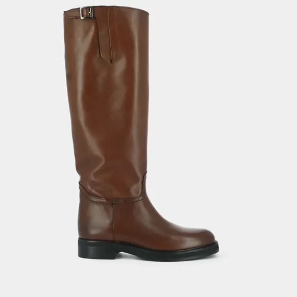 Bottes à boucles argentées