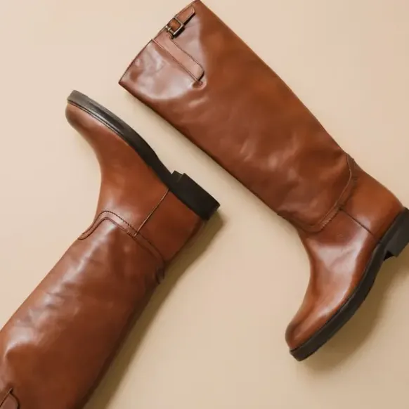 Bottes à boucles argentées