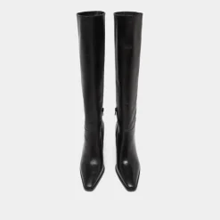 Bottes à bouts pointus