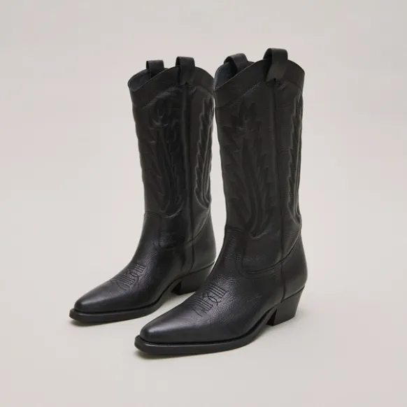 Bottes à bouts pointus et surpiqures apparentes
