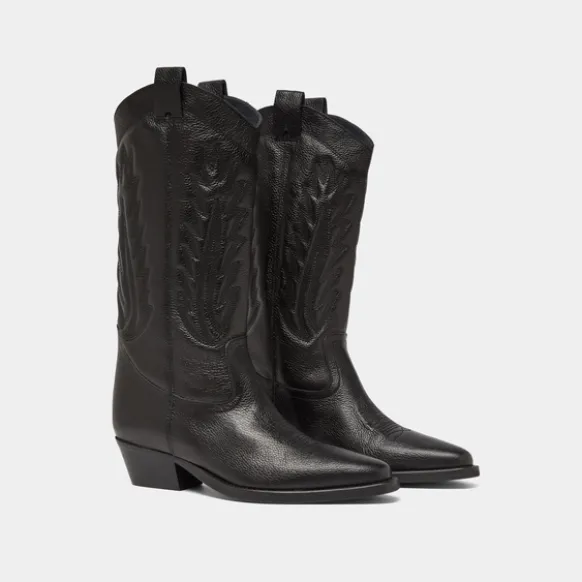 Bottes à bouts pointus et surpiqures apparentes