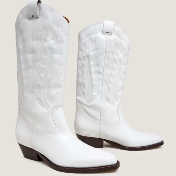Bottes à bouts pointus et surpiqures apparentes