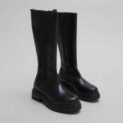 Bottes à bouts ronds et semelles crantée...