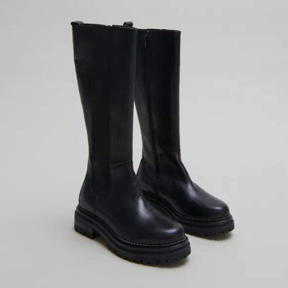 Bottes à bouts ronds et semelles crantée...
